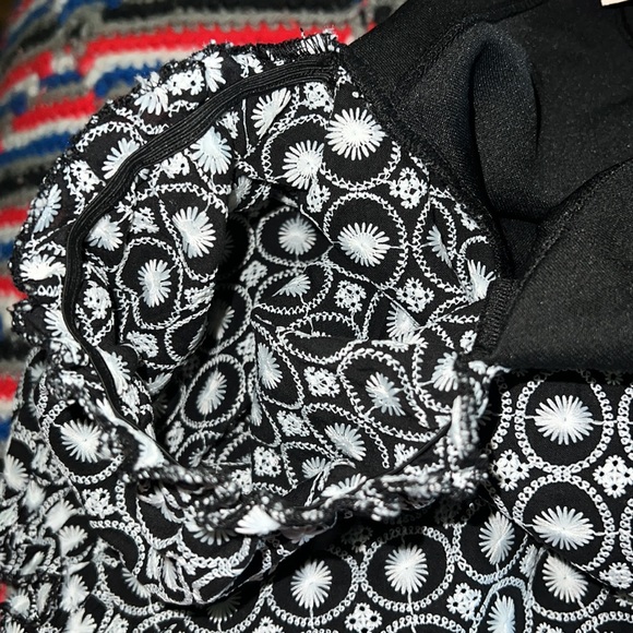 Badgley Mischka b/w top - Picture 13 of 13